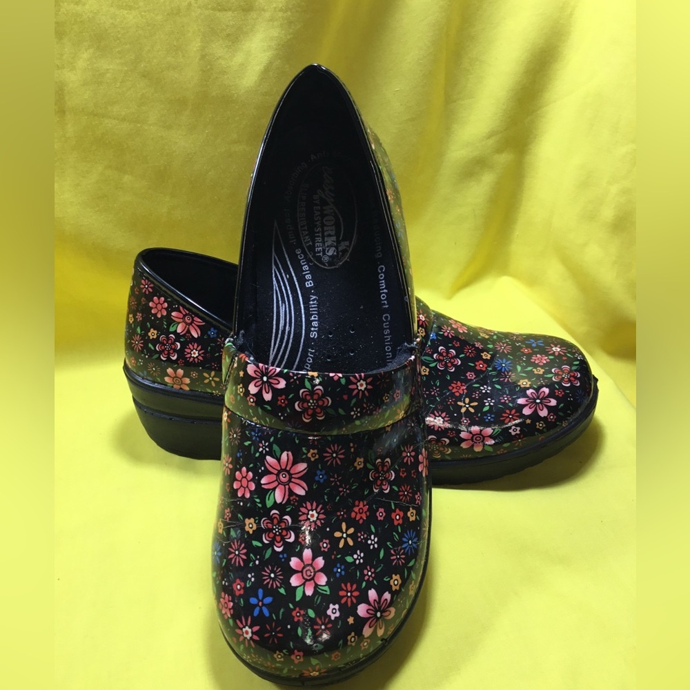 Easy Street Women’s Comfort Floral Black Non -Skid Slip-On Clogs